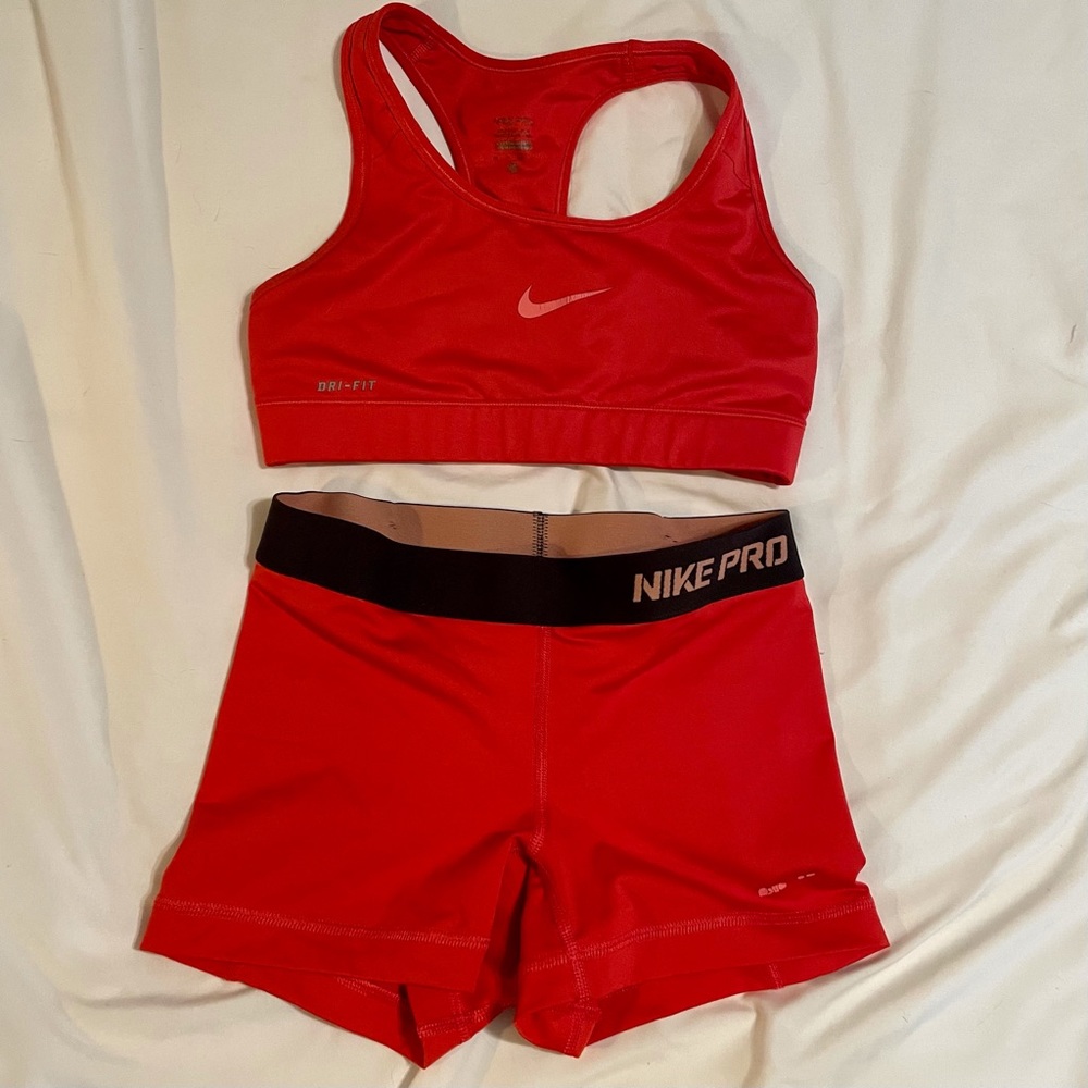 Nike Pro Set size XS previously loved but tons of life left. Smoke free home.
